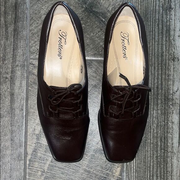 Vintage Trotters Brown Leather Granny Shoes 1.5” block heel, square toe. - Picture 3 of 5